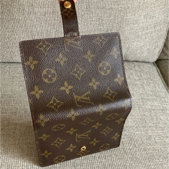 Authentic Louis Vuitton Agenda/Passport/Credit Card - Picture 5 of 11